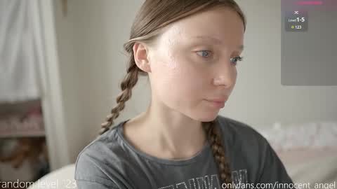 Snapshot of pureangeldolores chatting on October 27, 12:55 pm i dont do shows for free. watching here silently and waiting for me to start showing you something for free is useless online show from October 27, 12:55 pm