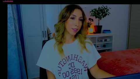 Isabelle online show from November 12, 7:56 pm