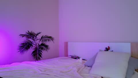 Snapshot of pusichka_ chatting on February 28, 10:52 am Diana    Onlyfans  online show from February 28, 10:52 am