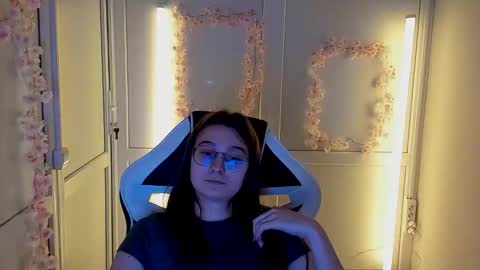 Amelie online show from April 24, 1:14 pm