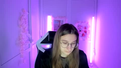 Amelie online show from May 4, 7:12 am