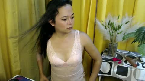 queen_ennah online show from July 6, 4:29 am