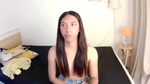 queen_gia online show from April 23, 12:40 pm