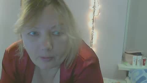 Snapshot of queen_jane8 chatting on December 10, 5:33 pm queen_jane8 online show from December 10, 5:33 pm
