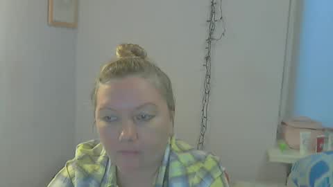 Snapshot of queen_jane8 chatting on December 9, 10:22 am queen_jane8 online show from December 9, 10:22 am
