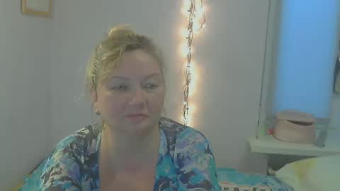 Snapshot of queen_jane8 chatting on February 23, 2:18 pm queen_jane8 online show from February 23, 2:18 pm