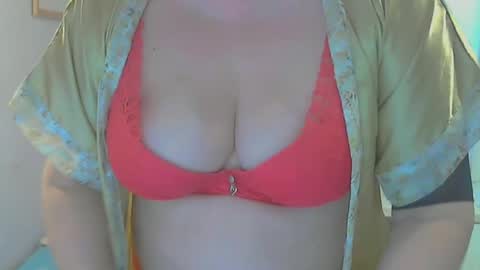 Snapshot of queen_jane8 chatting on January 9, 10:52 am queen_jane8 online show from January 9, 10:52 am