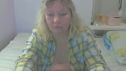 Snapshot of queen_jane8 chatting on October 16, 4:31 pm queen_jane8 online show from October 16, 4:31 pm