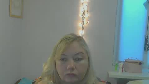 Snapshot of queen_jane8 chatting on March 1, 12:56 pm queen_jane8 online show from March 1, 12:56 pm