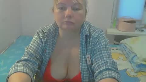 Snapshot of queen_jane8 chatting on February 15, 9:38 am queen_jane8 online show from February 15, 9:38 am