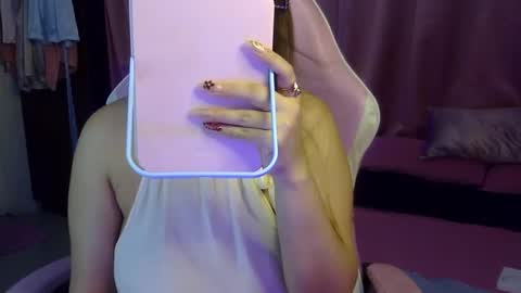 QueenHennessy online show from February 23, 11:25 am