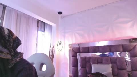   online show from July 9, 12:18 pm
