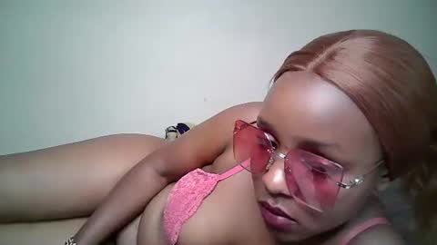 queen_pretty1 online show from March 16, 5:44 am