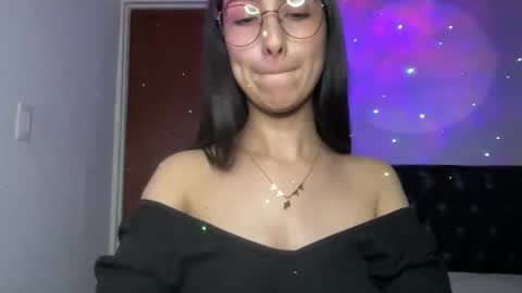 queenbyte_18 online show from May 1, 3:32 am