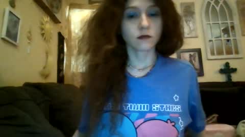 queencrimsonlvx online show from July 25, 9:49 am
