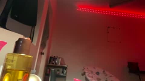 queenfer_ online show from March 24, 7:36 am
