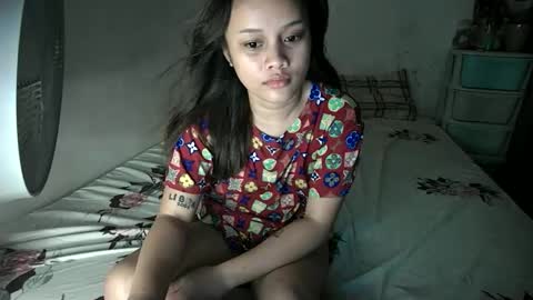 Snapshot of queenliyahxx chatting on September 18, 9:52 am liyaaahhhh here online show from September 18, 9:52 am