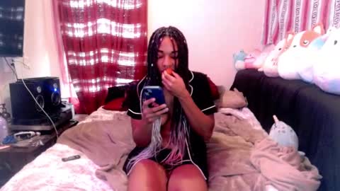 QueenOfHearts online show from February 5, 10:01 pm