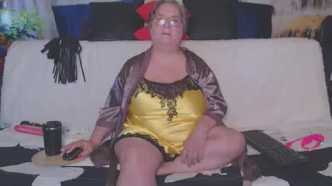 QueenPammy online show from April 6, 6:25 am