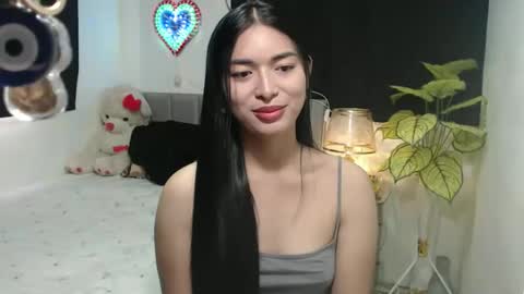 QueenPinay69 online show from November 7, 5:46 am