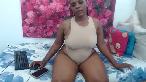 queenteex6993 online show from February 7, 7:56 am