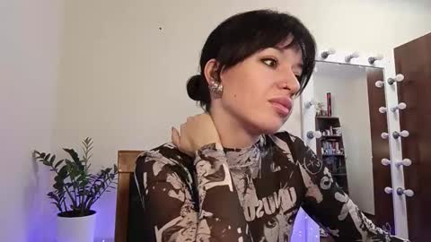 Snapshot of quiet_smile chatting on October 12, 8:17 am quiet_smile online show from October 12, 8:17 am