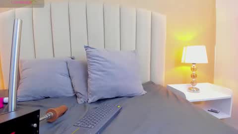 Rachel Donnelly online show from February 25, 1:26 am