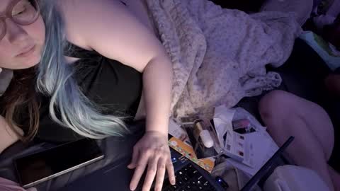 rachs_wardrobe online show from March 13, 1:07 am