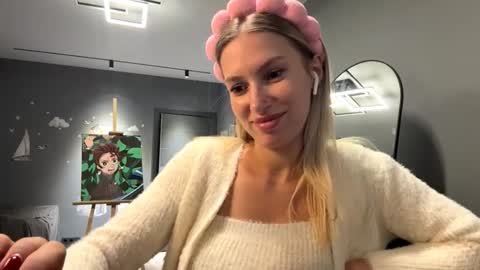 Mila online show from February 1, 7:12 pm