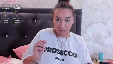 raelledarkstar online show from January 16, 7:26 am