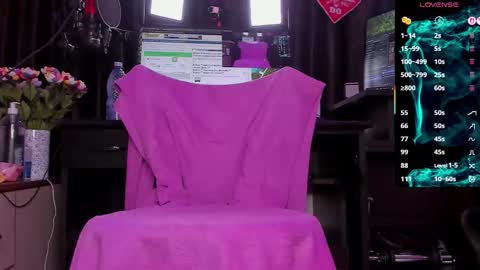 Snapshot of raissa_sky26 chatting on October 6, 2:39 am Laura online show from October 6, 2:39 am
