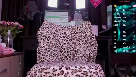 Laura online show from April 24, 2:58 am