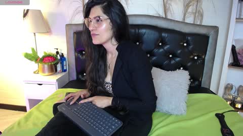 Snapshot of rapunzell__ chatting on January 4, 1:42 pm Rapunzell online show from January 4, 1:42 pm