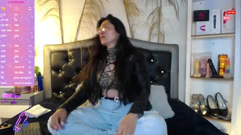 Snapshot of rapunzell__ chatting on February 1, 12:58 pm Rapunzell online show from February 1, 12:58 pm