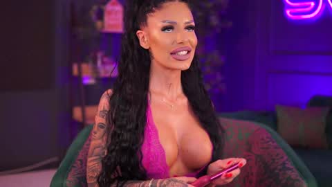 Snapshot of raquellevon chatting on January 2, 6:56 pm Raquelle online show from January 2, 6:56 pm