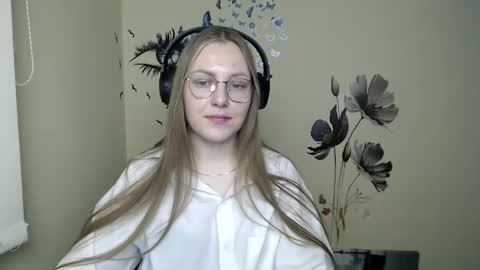 Snapshot of raspberry0101 chatting on December 6, 7:44 pm raspberry0101 online show from December 6, 7:44 pm