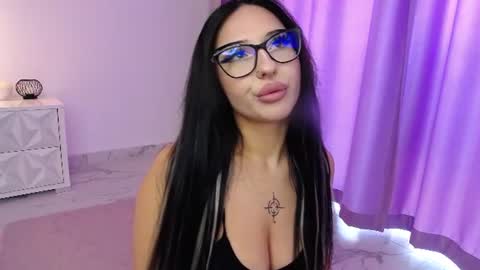 Raven Foxxy online show from August 3, 6:28 am