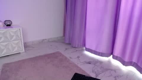 Raven Foxxy online show from August 6, 4:52 am