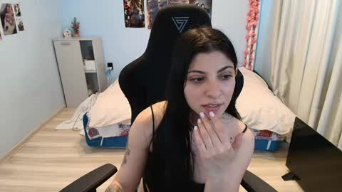raven_haired_goddess online show from June 9, 12:15 pm