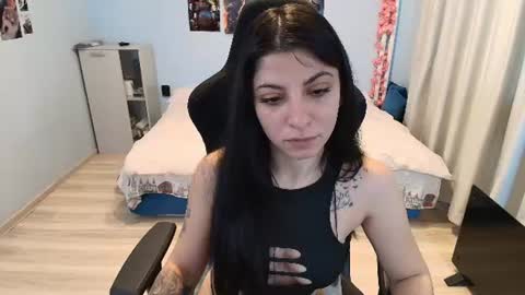 raven_haired_goddess online show from July 9, 5:43 am