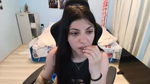 raven_haired_goddess online show from June 11, 7:49 am