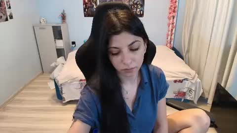 raven_haired_goddess online show from June 21, 9:24 am