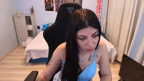 raven_haired_goddess online show from June 25, 7:35 am