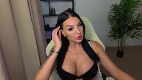 raven_inkk online show from November 14, 11:10 am