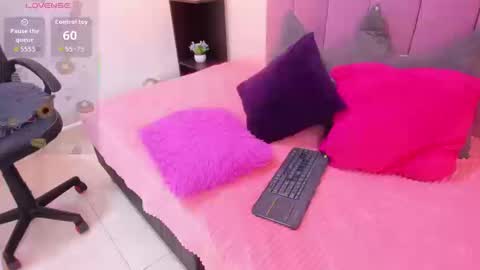 raven_loove online show from March 13, 10:44 pm