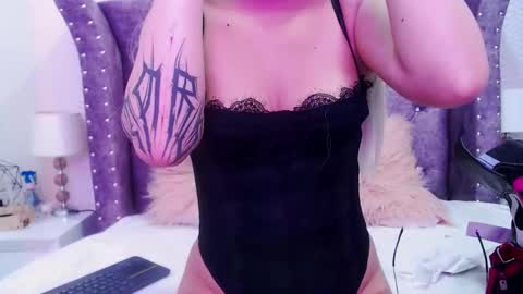 Snapshot of raven_love_ chatting on October 21, 7:40 pm raven_love_ online show from October 21, 7:40 pm