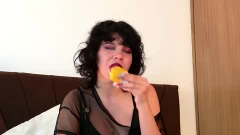   online show from May 12, 4:13 pm