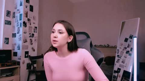 Snapshot of raviolly046 chatting on October 6, 11:38 am Alia Mereyn online show from October 6, 11:38 am