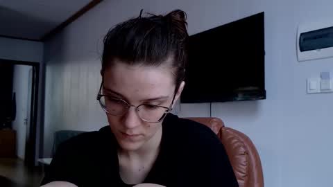 Ray-Ray online show from February 7, 3:21 am