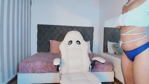 Snapshot of rebeca_cortez1 chatting on December 31, 3:34 am I invite you to my birthday on November 3th online show from December 31, 3:34 am